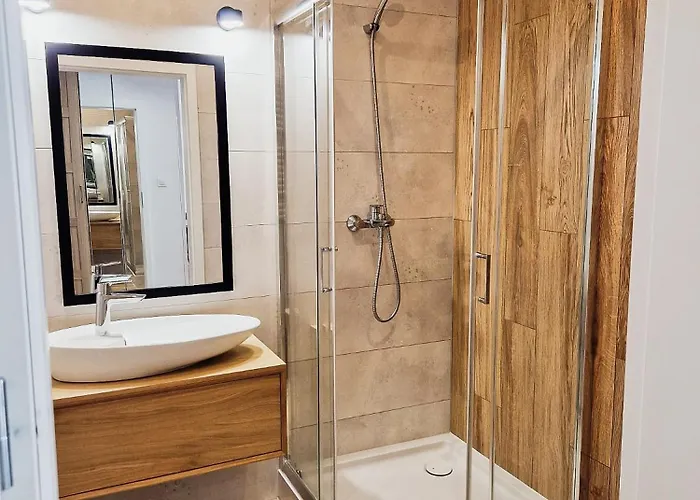 Apartment Livermo - Targi Mtp - Jezyce- Air Conditioning - Self Check-in *